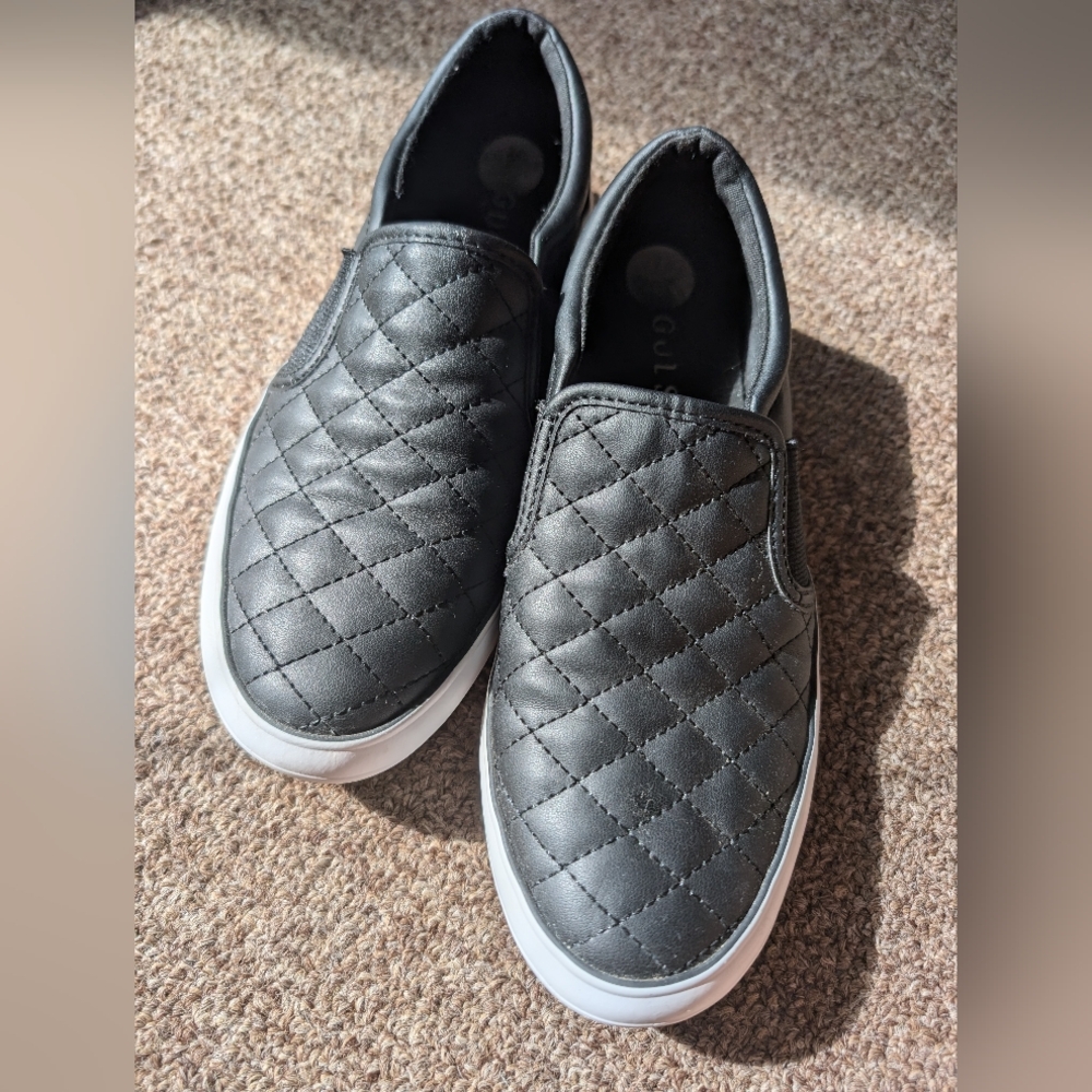 Black quilt pattern GUESS shoes size 6 1/2